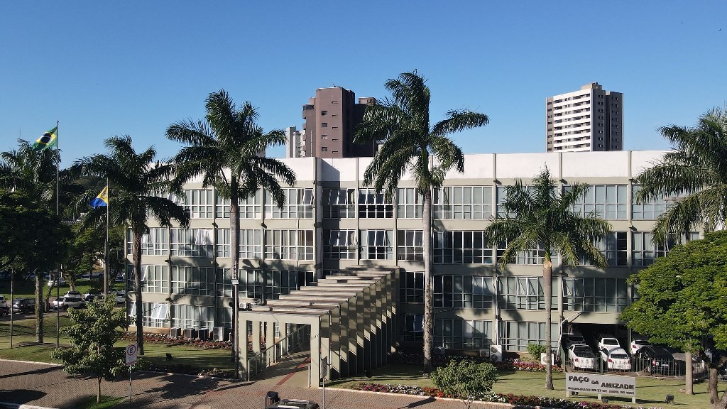 Prefeitura de Umuarama abre 65 vagas para professor