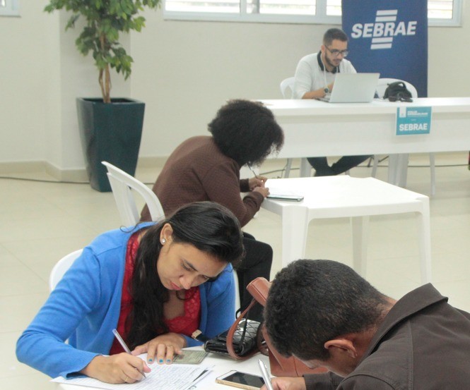 Universidade promove feira de emprego