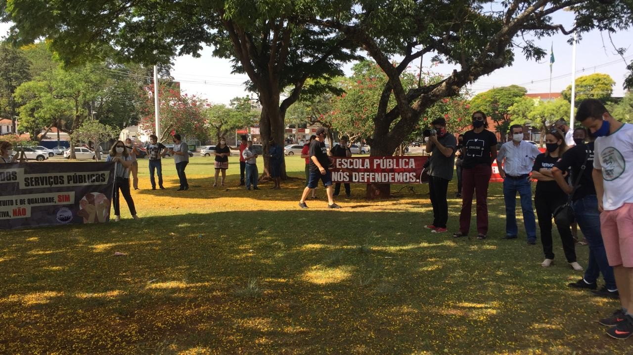 Servidores públicos protestam contra a reforma administrativa