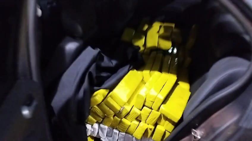 Dois homens são presos com mais de 300 quilos de maconha