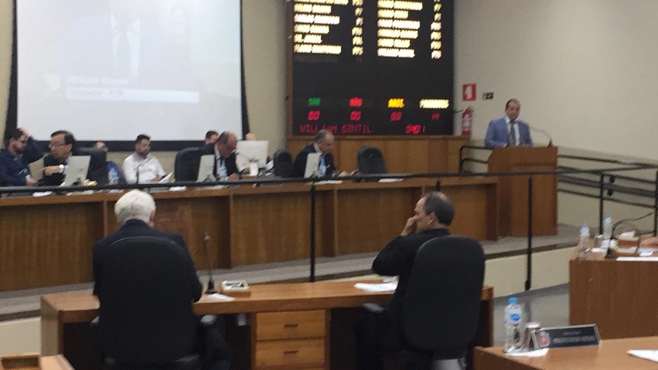 Emendas causam polêmica e atrasam votação de projeto