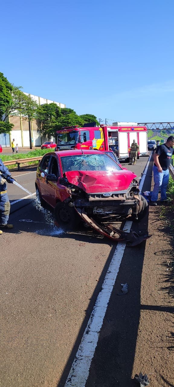 Motorista fica ferido em acidente na marginal do Contorno Norte