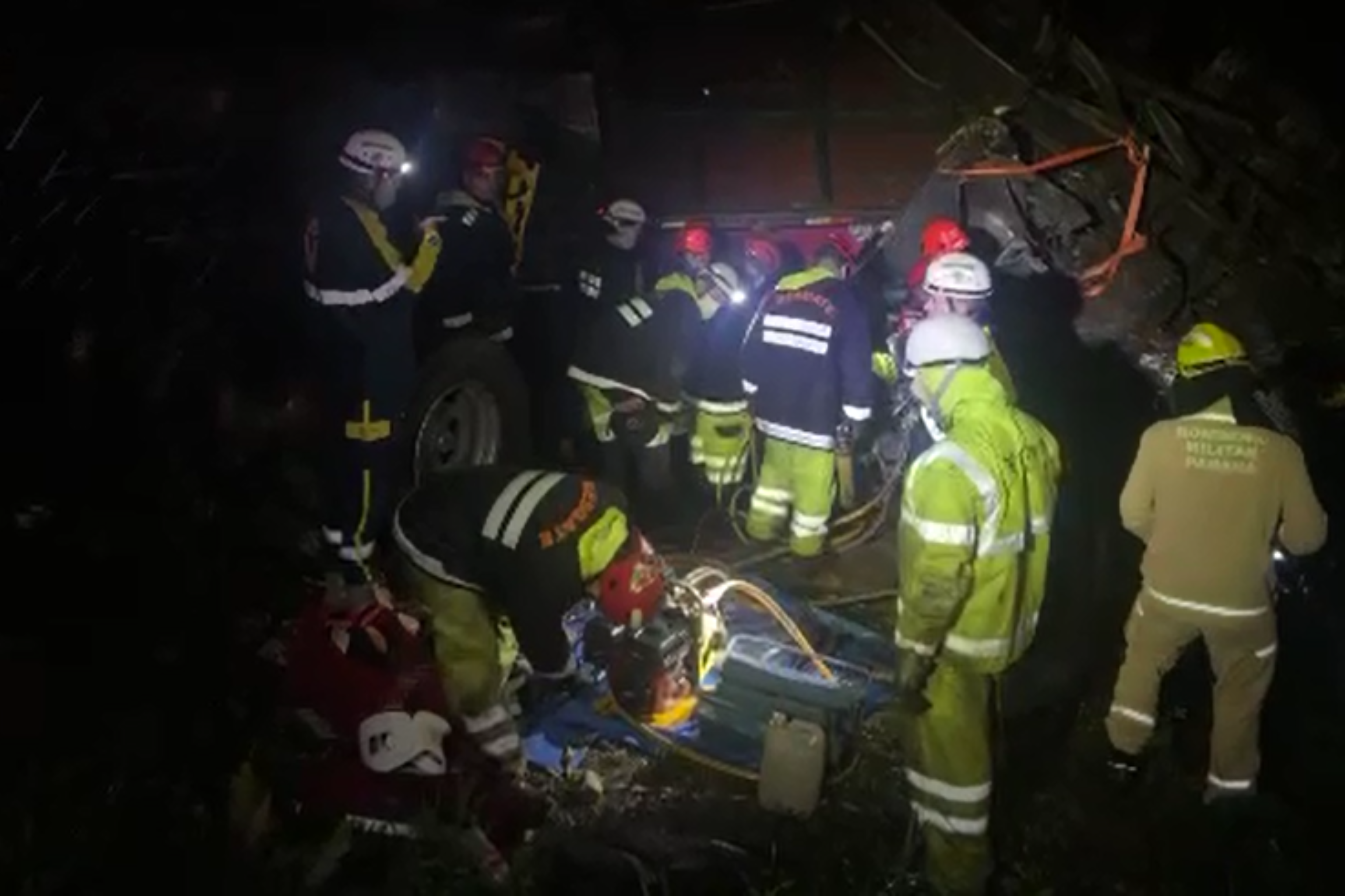 Voo com corpos das vítimas de acidente na BR-376 deve decolar nesta terça-feira (22)