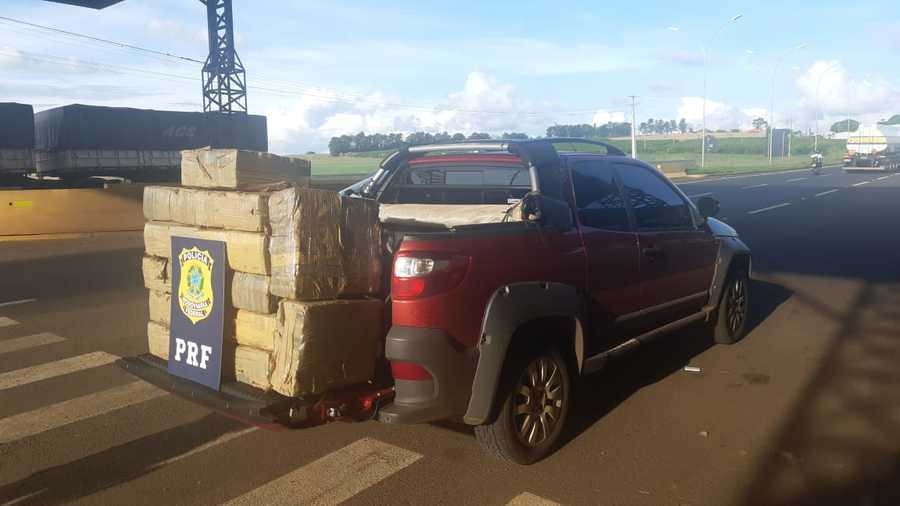 PRF apreende caminhonete com 259 kg de maconha em Mandaguari