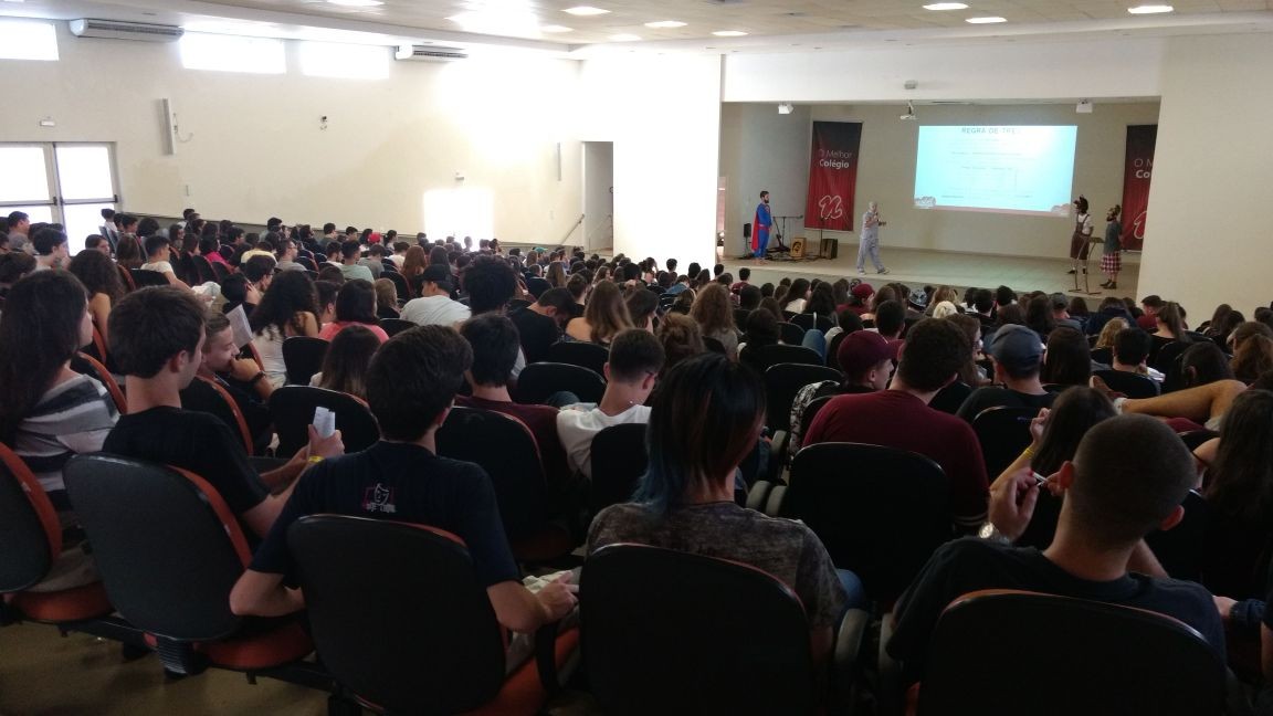 Estudantes fazem revisão geral