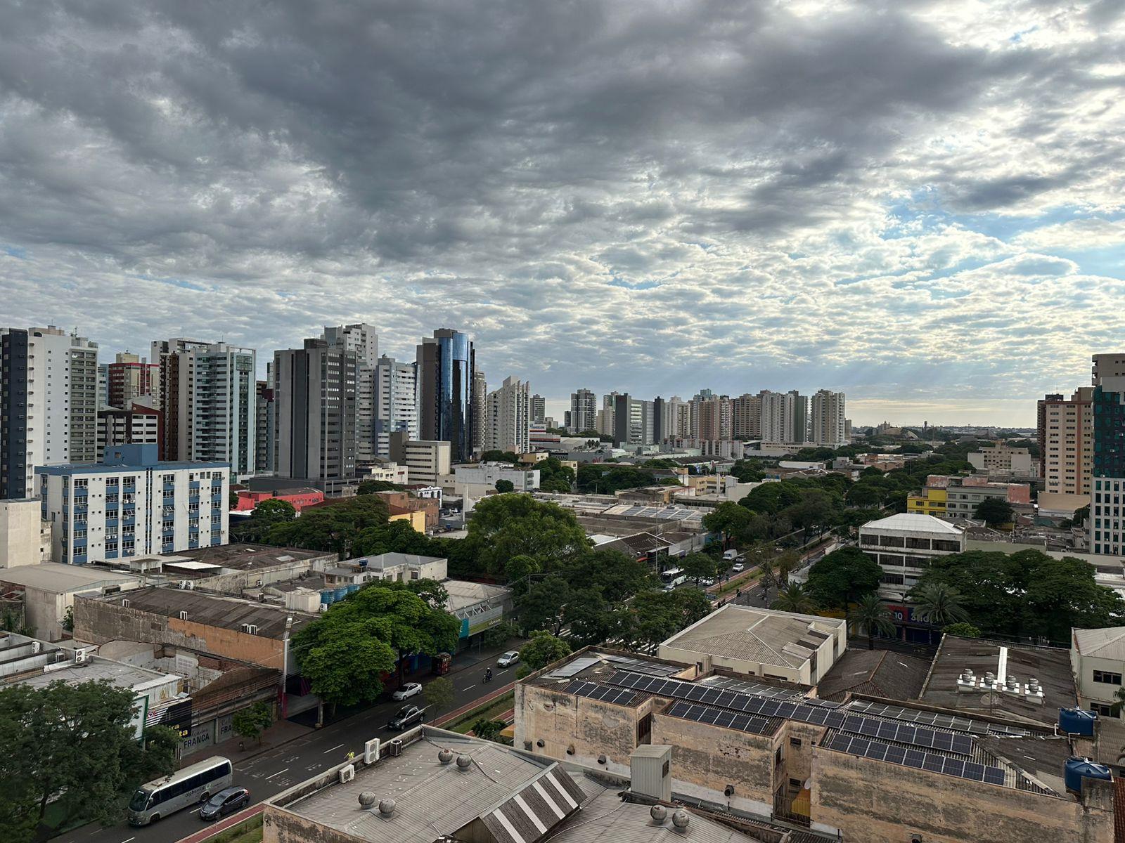Quarta-feira (27) amanhece com céu parcialmente nublado, mas Simepar não prevê chuva