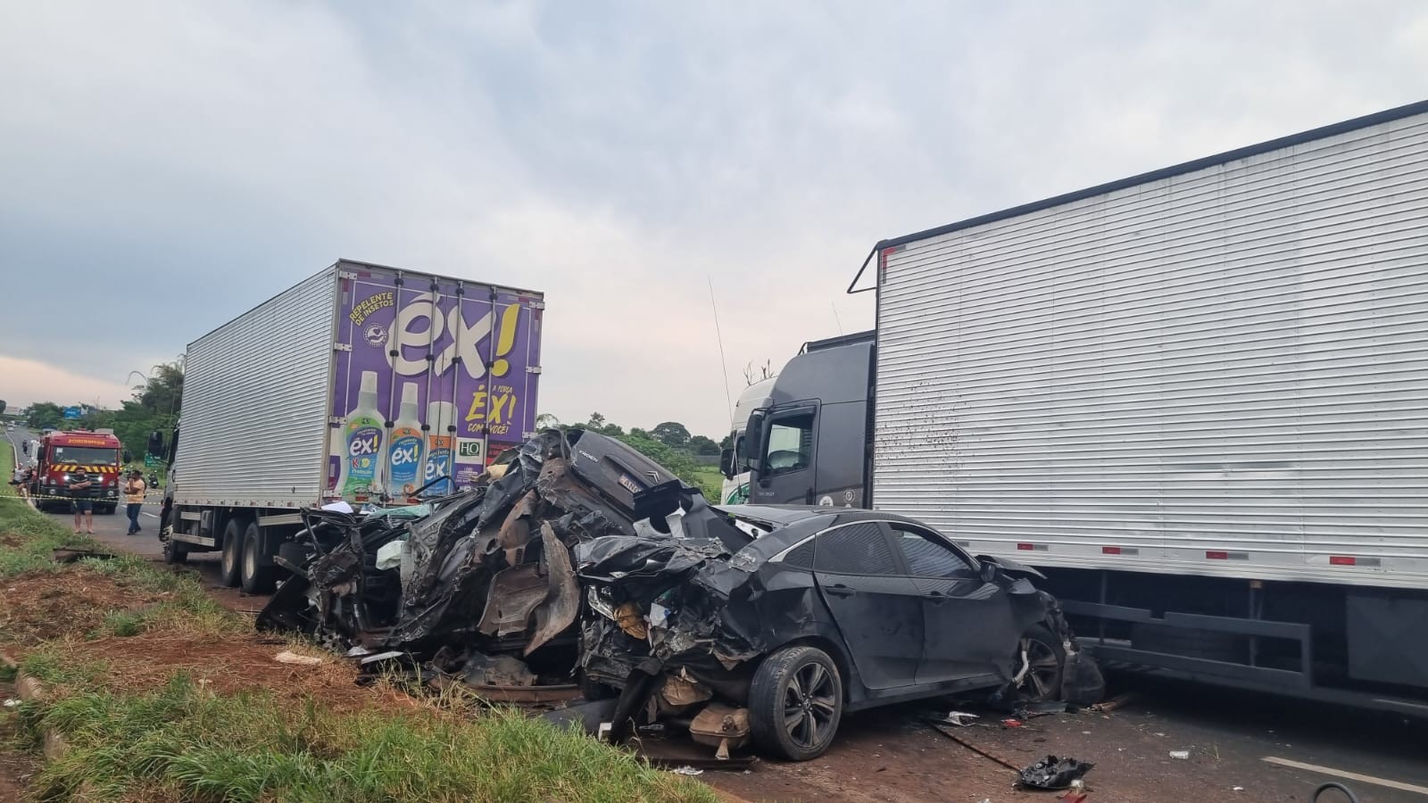 Uma pessoa morre e três ficam feridas em acidente na BR-376