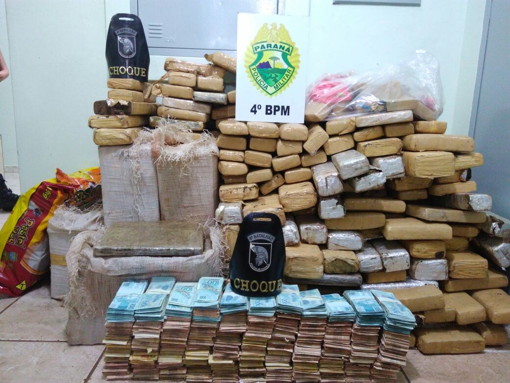 Polícia encontra mais de R$ 700 mil enterrados em casa de traficante