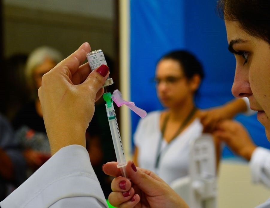 Maringá oficializa interesse em comprar 100 mil doses de vacina contra o novo coronavírus