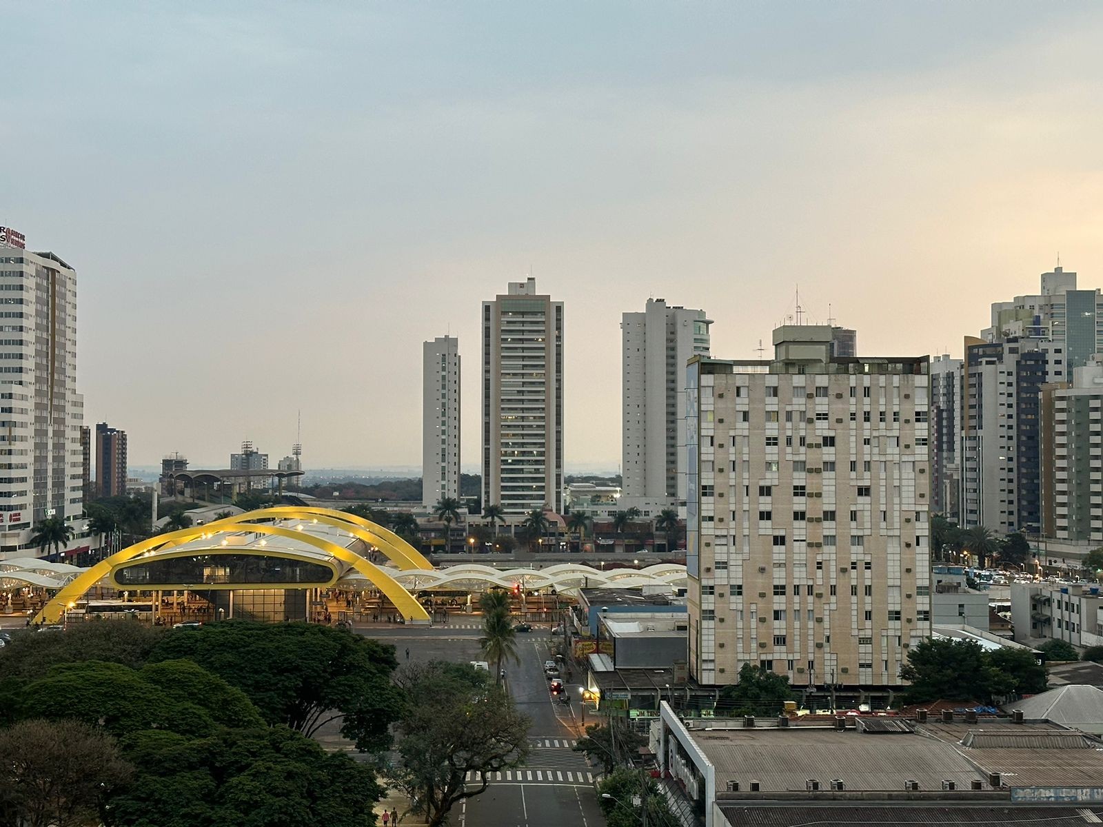 Quinta-feira (8) com previsão de chuva e temperaturas amenas, em Maringá