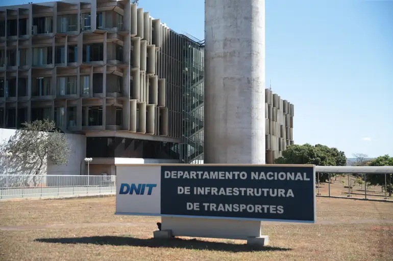 Dnit abre 100 vagas para cargos de nível superior