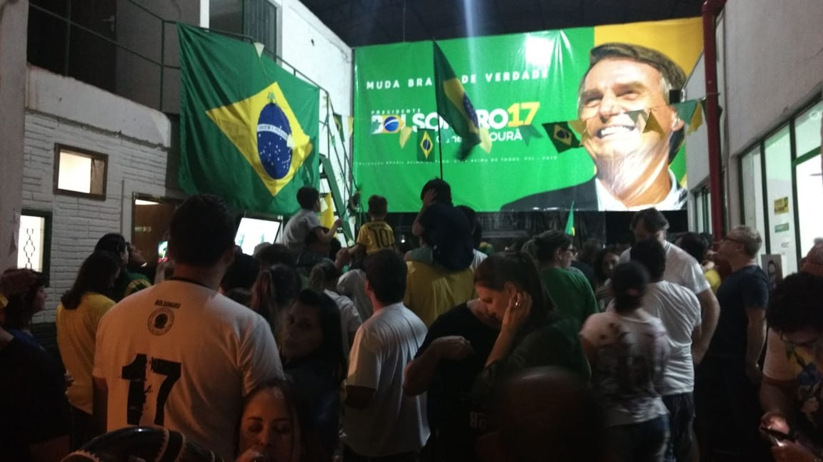 Maringaenses comemoram vitória de Jair Bolsonaro