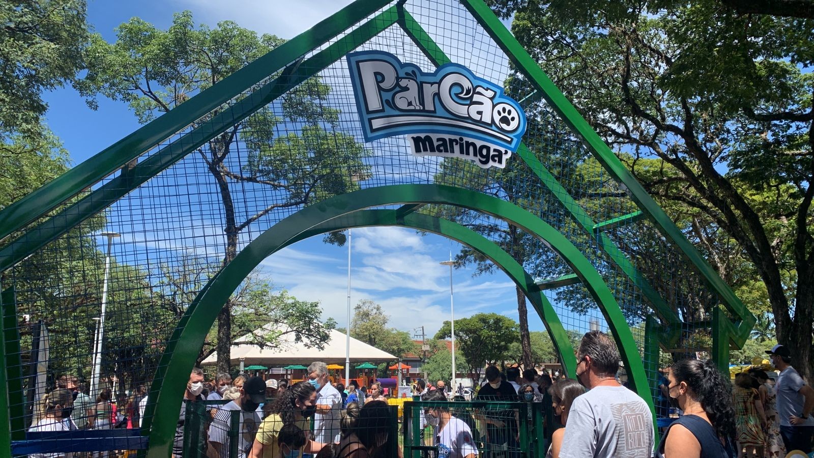 ParCão é inaugurado com mais de 50 pets em Maringá