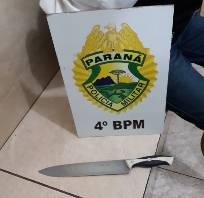 Jovem é preso depois de esfaquear homem em bar, na zona 7