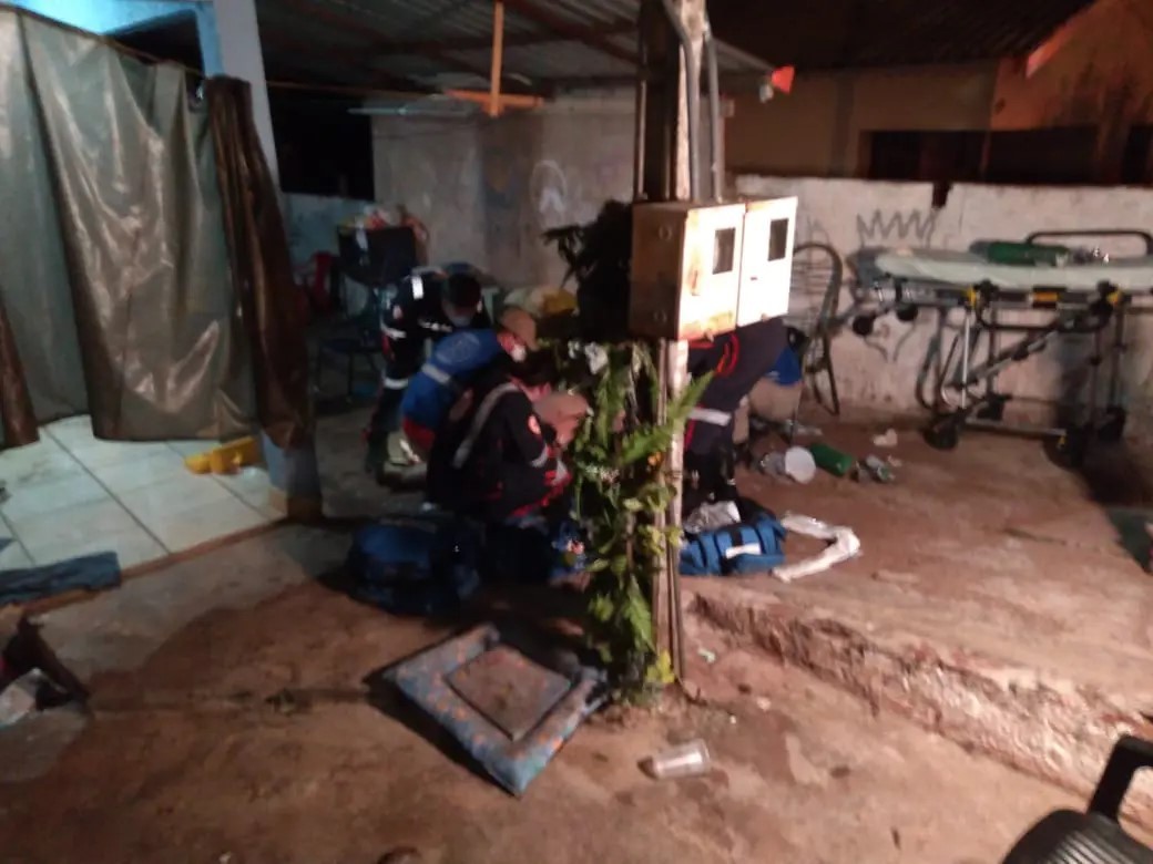 Mulher é morta com 11 tiros em frente de casa, em Mandaguaçu