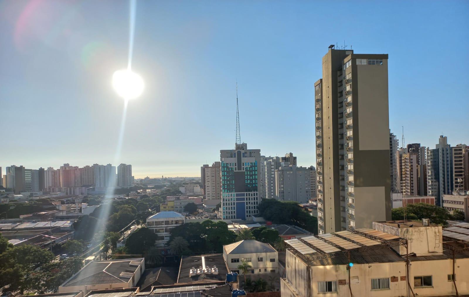 Tempo segue quente e estável em Maringá nesta quarta-feira (27)