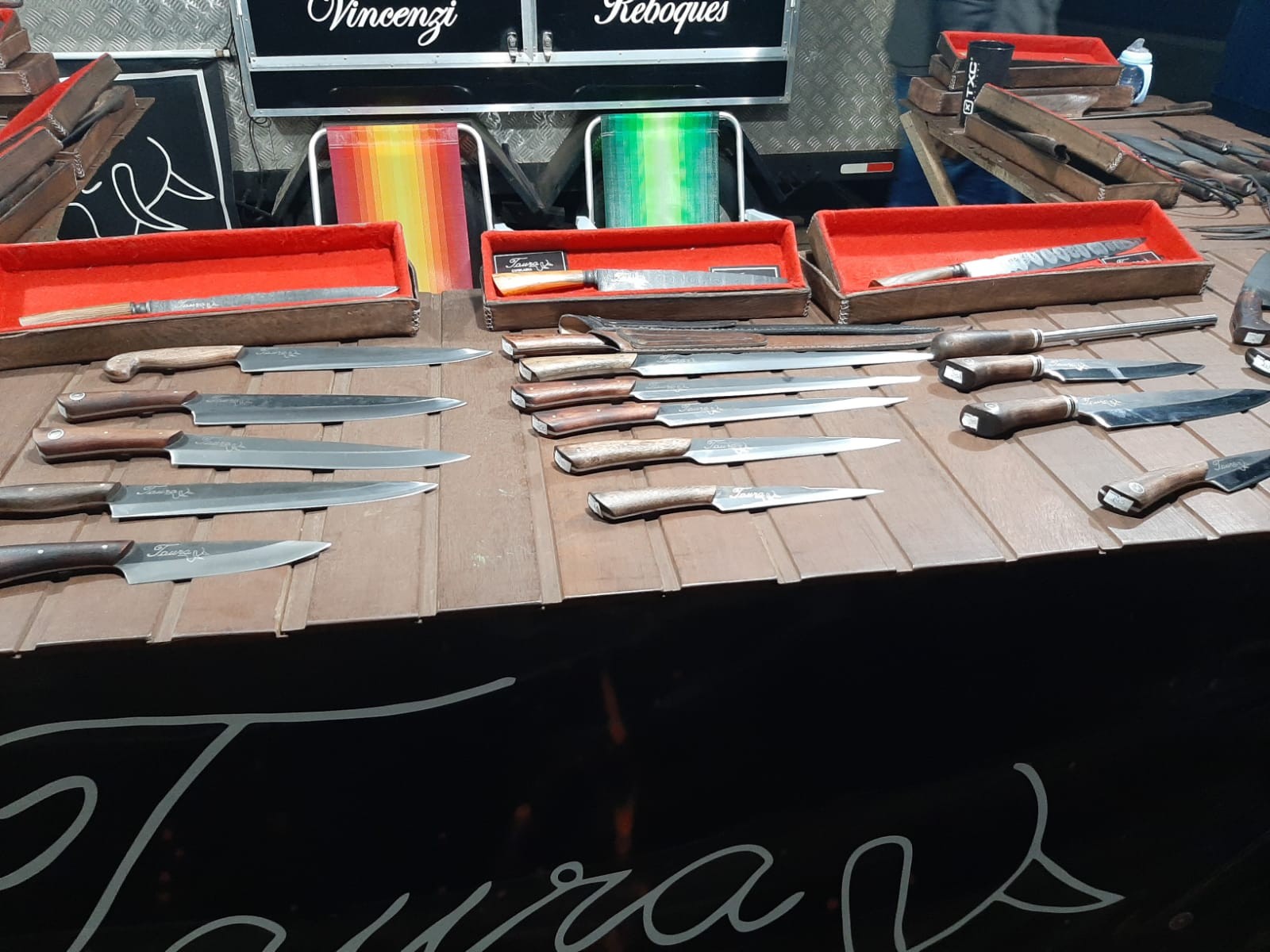 Estande de cutelaria expõe pela primeira vez na Expoingá