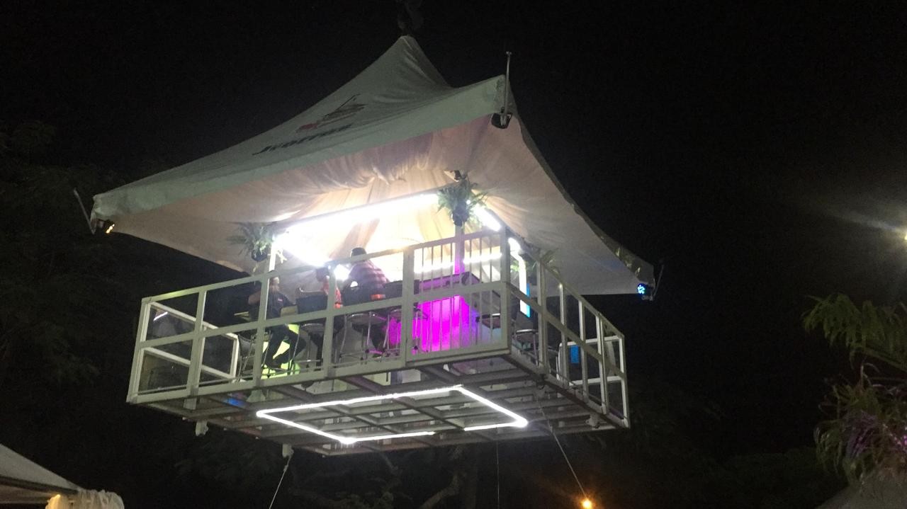 Um das atrações da Expoingá 2019 são os passeios no bar suspenso