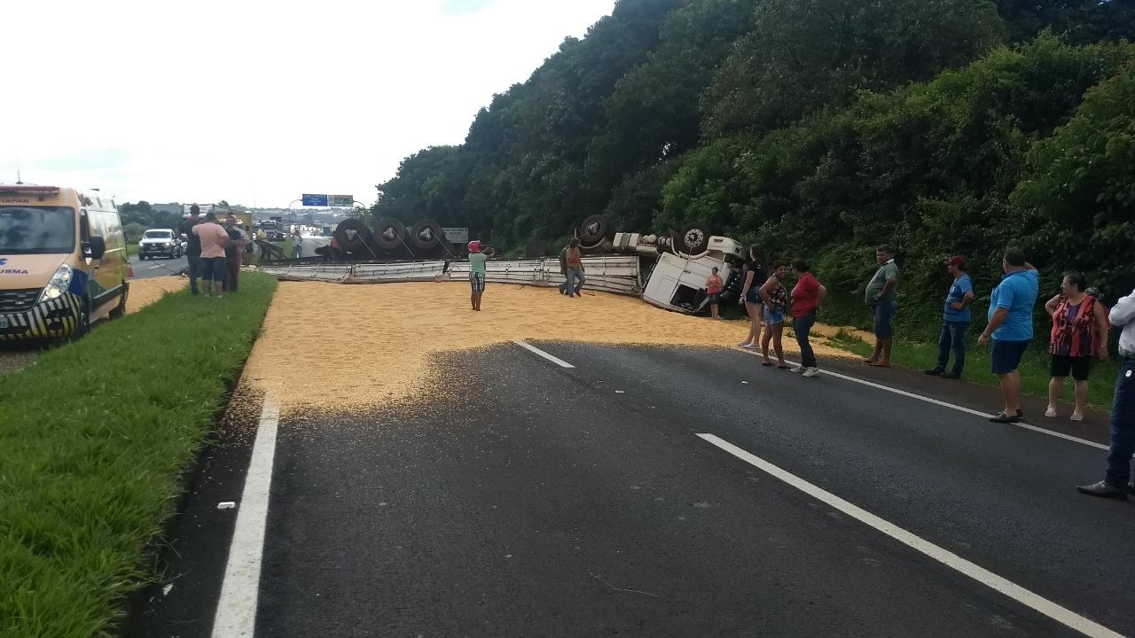 Todas as faixas da BR-376 sentido Mandaguari a Marialva ficaram interditadas