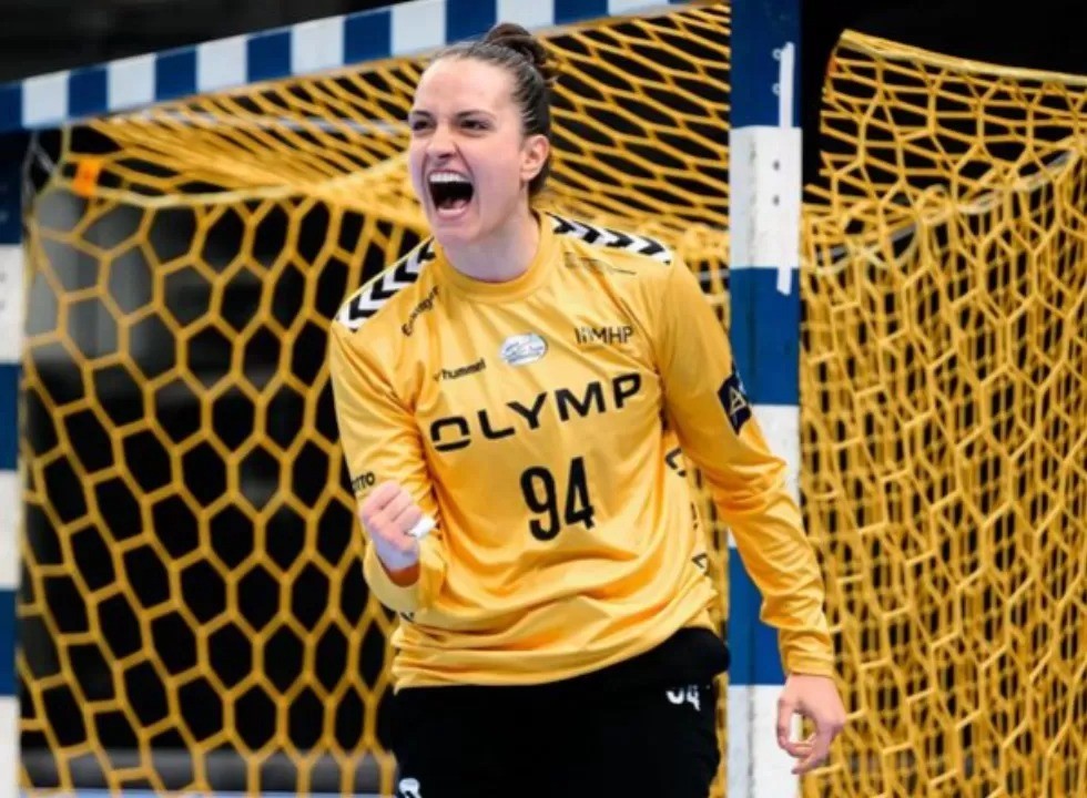 Gabi Moreschi brilha na estreia do handebol do Brasil nos Jogos Olímpicos