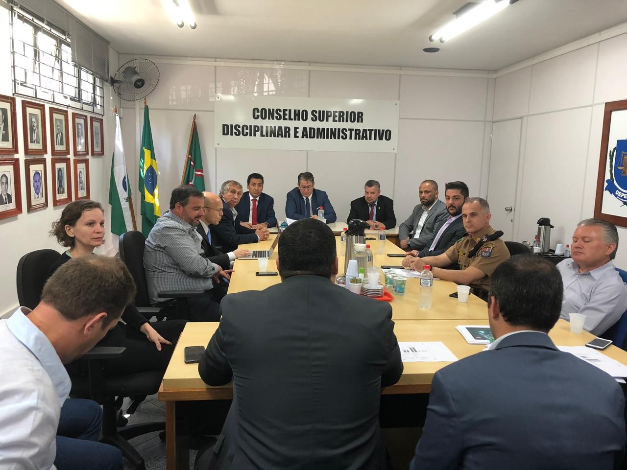 Está sendo realizada em Curitiba reunião sobre lotação carcerária