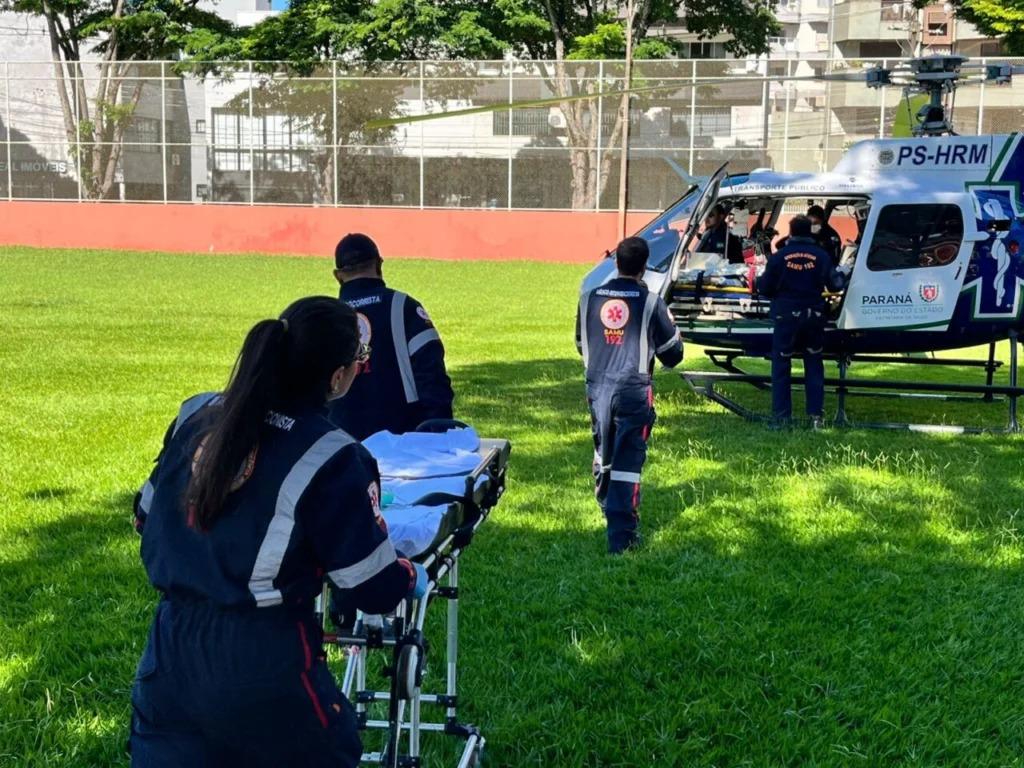 Pai e filho são socorridos, e condutor é encaminhado pelo aeromédico do SAMU para Maringá após capotamento na região