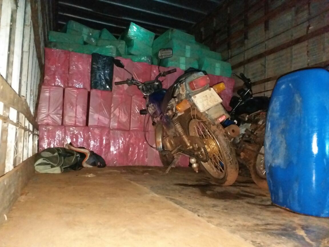 Polícia aprende 300 caixas de cigarros contrabandeados
