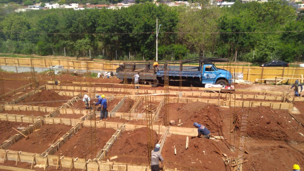 Prefeitura embarga obra do Estado após protesto de moradores