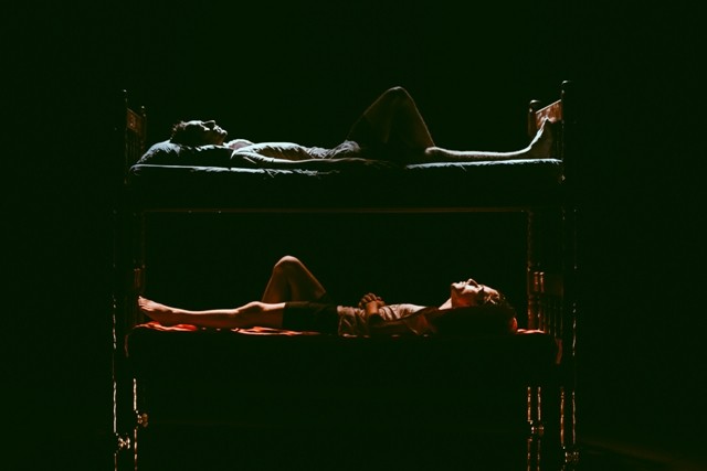 Estudantes apresentam peça inspirada na vida deles