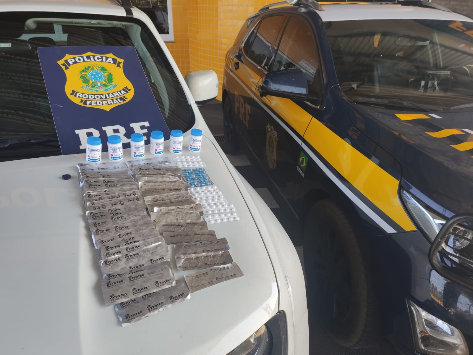 Mulher de 53 anos é presa com medicamento ilícito atado ao corpo