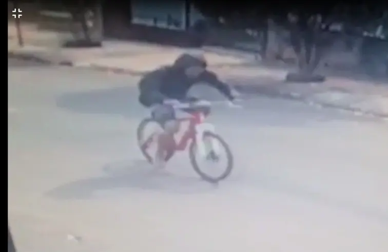 Polícia procura jovem suspeito de atirar contra a ex-namorada em Sarandi