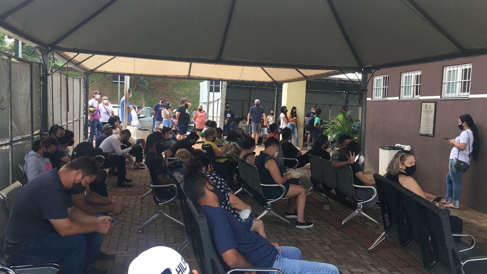 Semana começa com UPAs lotadas e reclamação de pacientes em Maringá