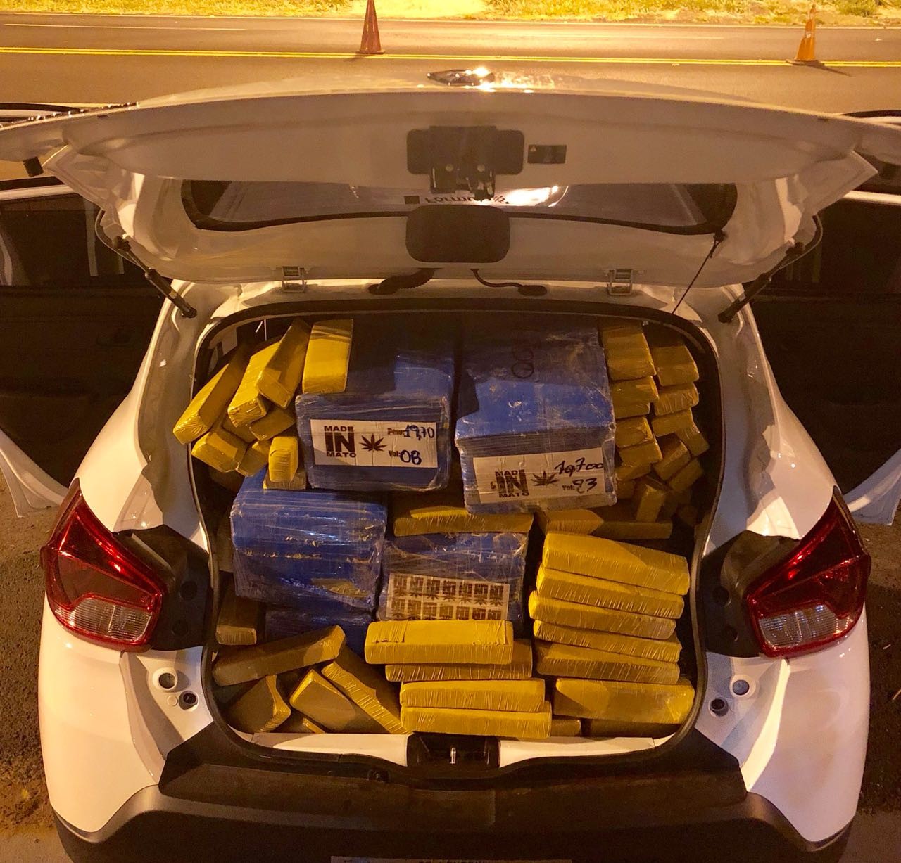 PRE apreende 318 kg de maconha na PR-323