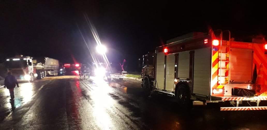 Acidente com sete veículos deixa uma pessoa em estado grave