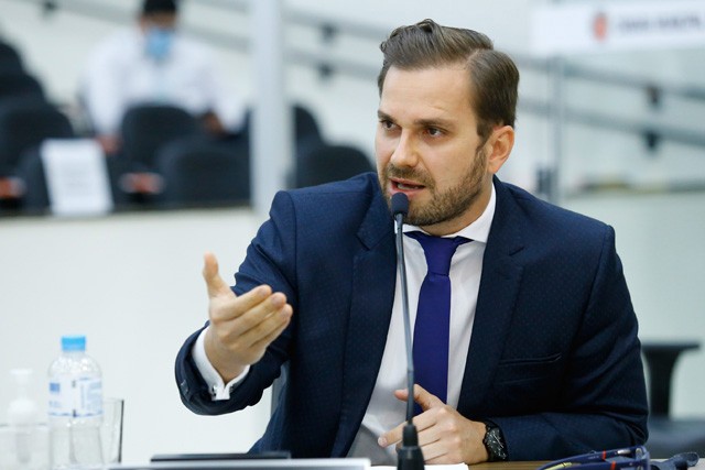 Cidadão tem direito de escolher imunizante, diz vereador