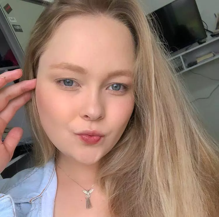 Jovem recebe carta anônima pedindo que use roupas ‘adequadas’ no condomínio