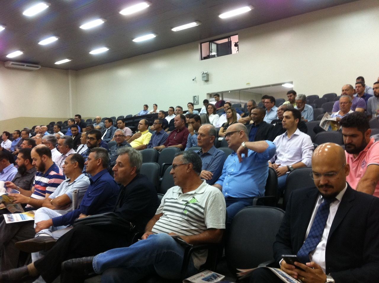 Lei dos Templos lota Câmara de Maringá