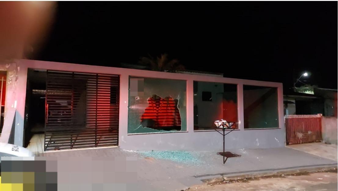 Mulher é presa três meses depois de tentar matar homem por pensão alimentícia