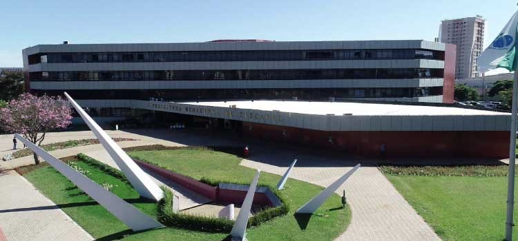 Homem é detido após escalar prédio da prefeitura e invadir gabinete do prefeito de Cascavel