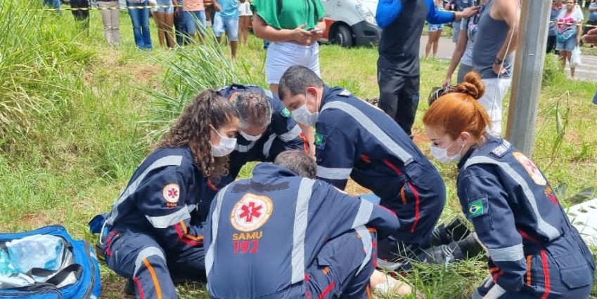 Motociclista morre e mulher fica em estado grave em acidente no Contorno Sul, em Maringá