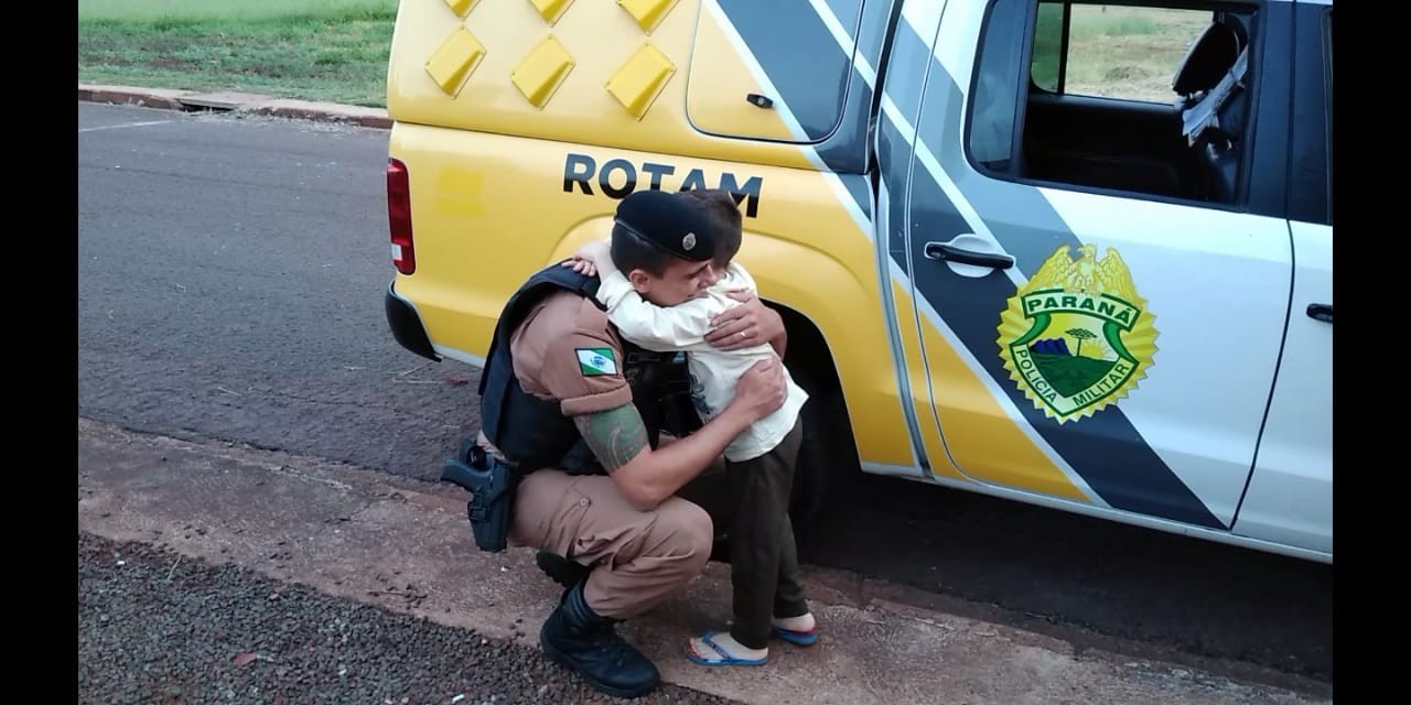 Policiais arrecadam dinheiro, alimentos e roupas para ajudar família