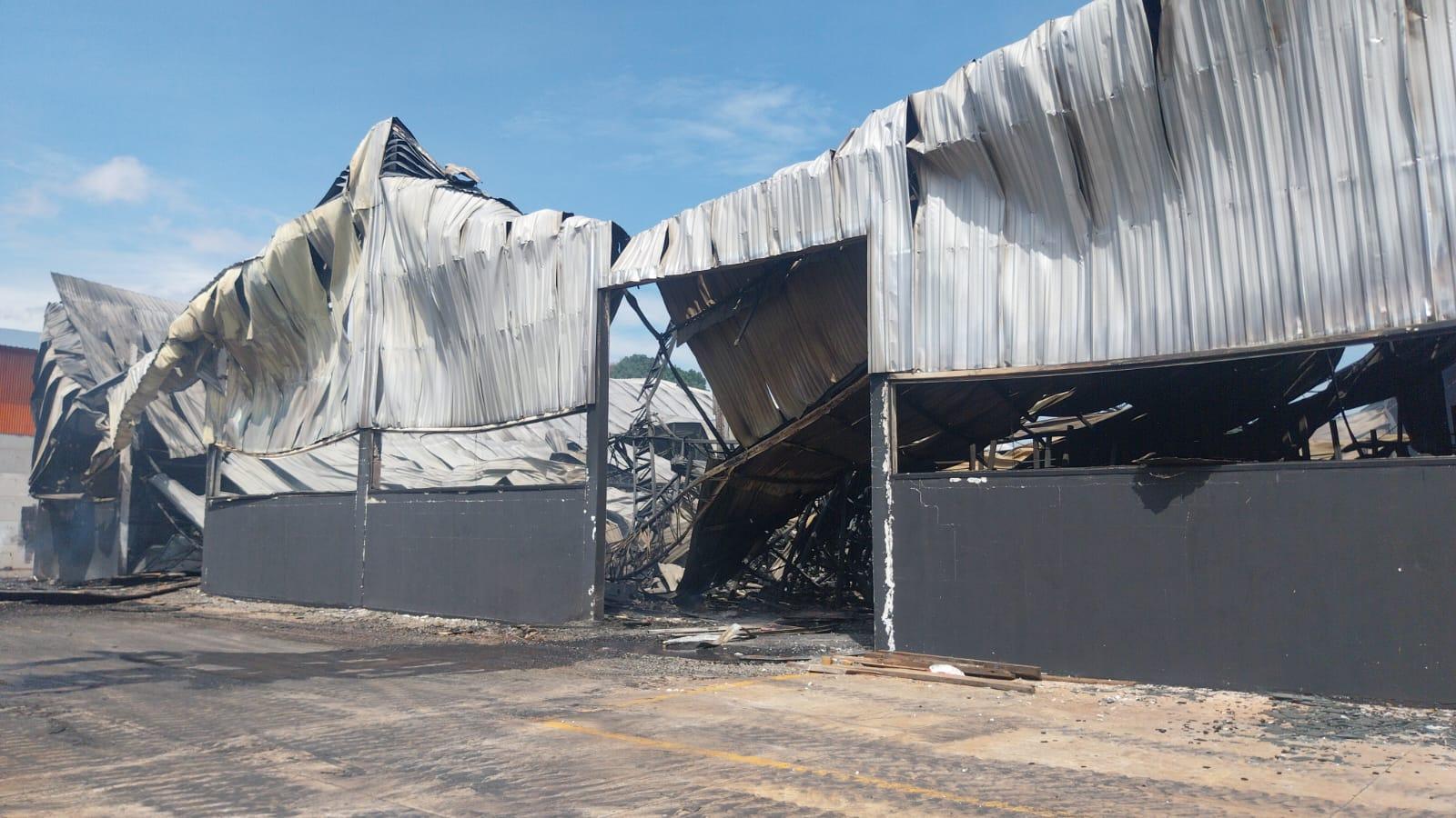 Prejuízo de empresa com incêndio em barracão chega a R$ 40 milhões