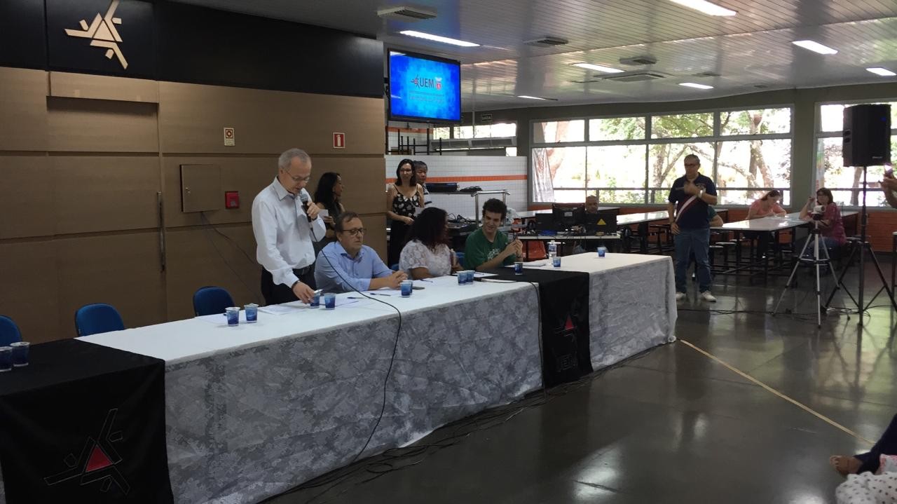 Reunião aberta é realiza para explicar situação da UEM