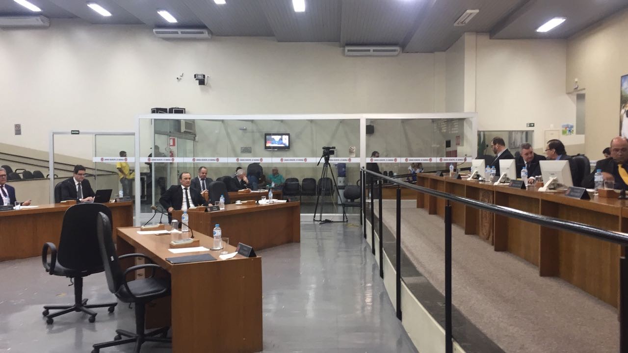 Decisão de aceitar convite para Ministério repercute na Câmara