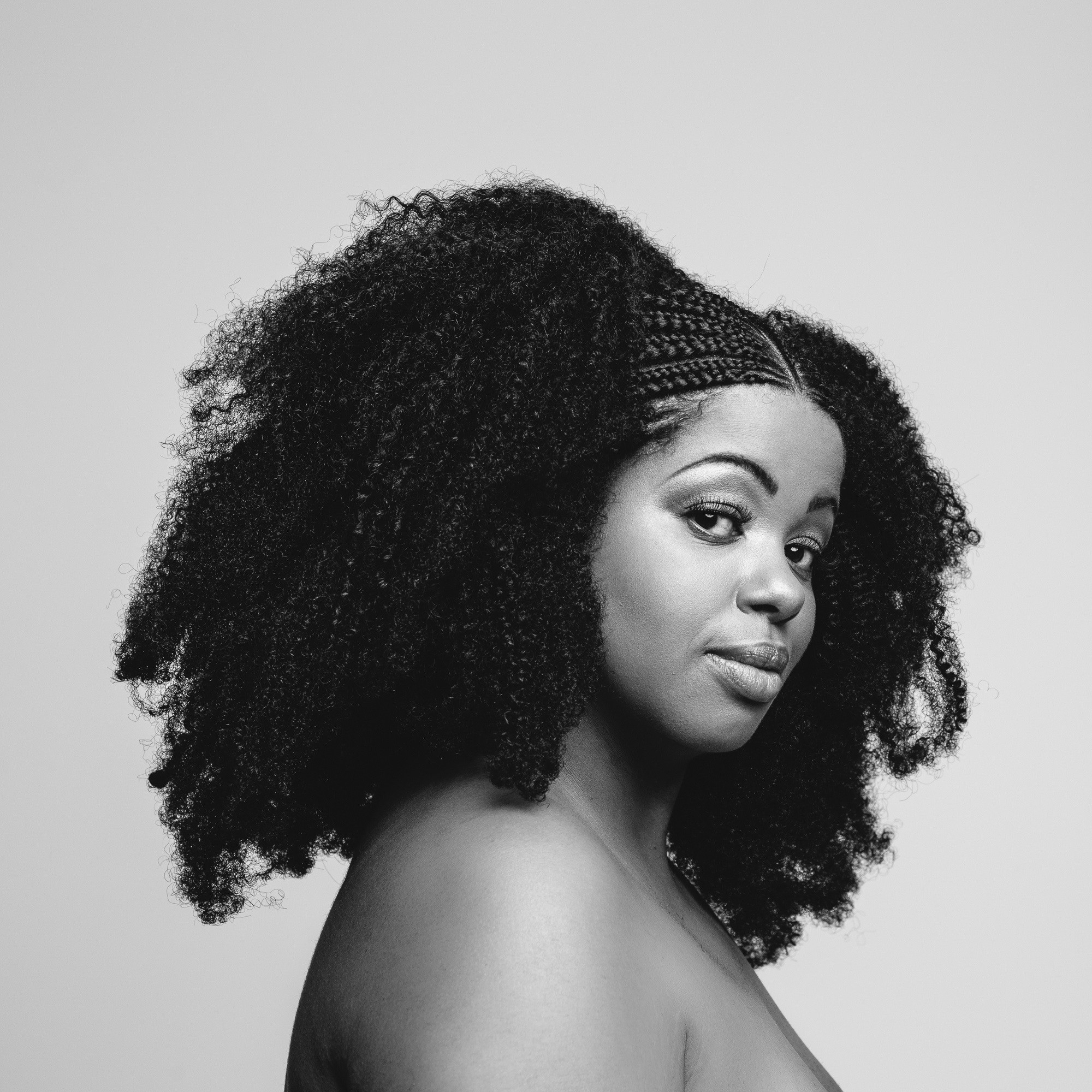 Rapper que transita entre samba e jazz faz show em Maringá