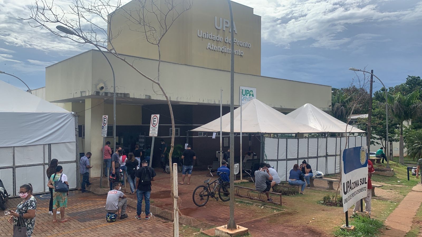 Pacientes sem sintomas respiratórios reclamam de atendimento demorado