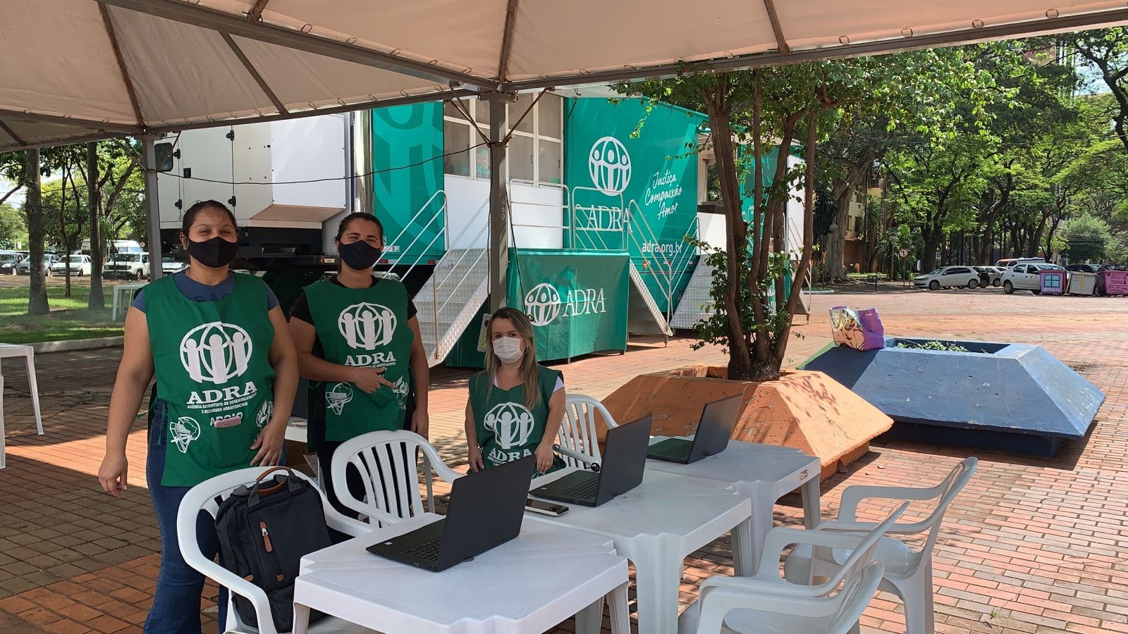 Carreta Solidária oferece serviços a pessoas em situação de vulnerabilidade em Maringá