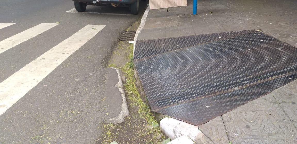 Ouvinte reclama da falta de acessibilidade em calçadas e estabelecimentos comerciais de Maringá