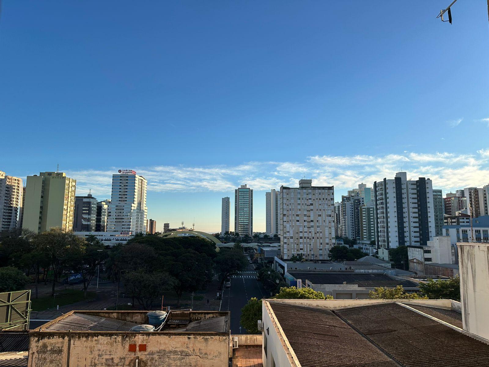 Temperaturas caem em Maringá, mas tempo segue firme nesta sexta (18) e no fim de semana