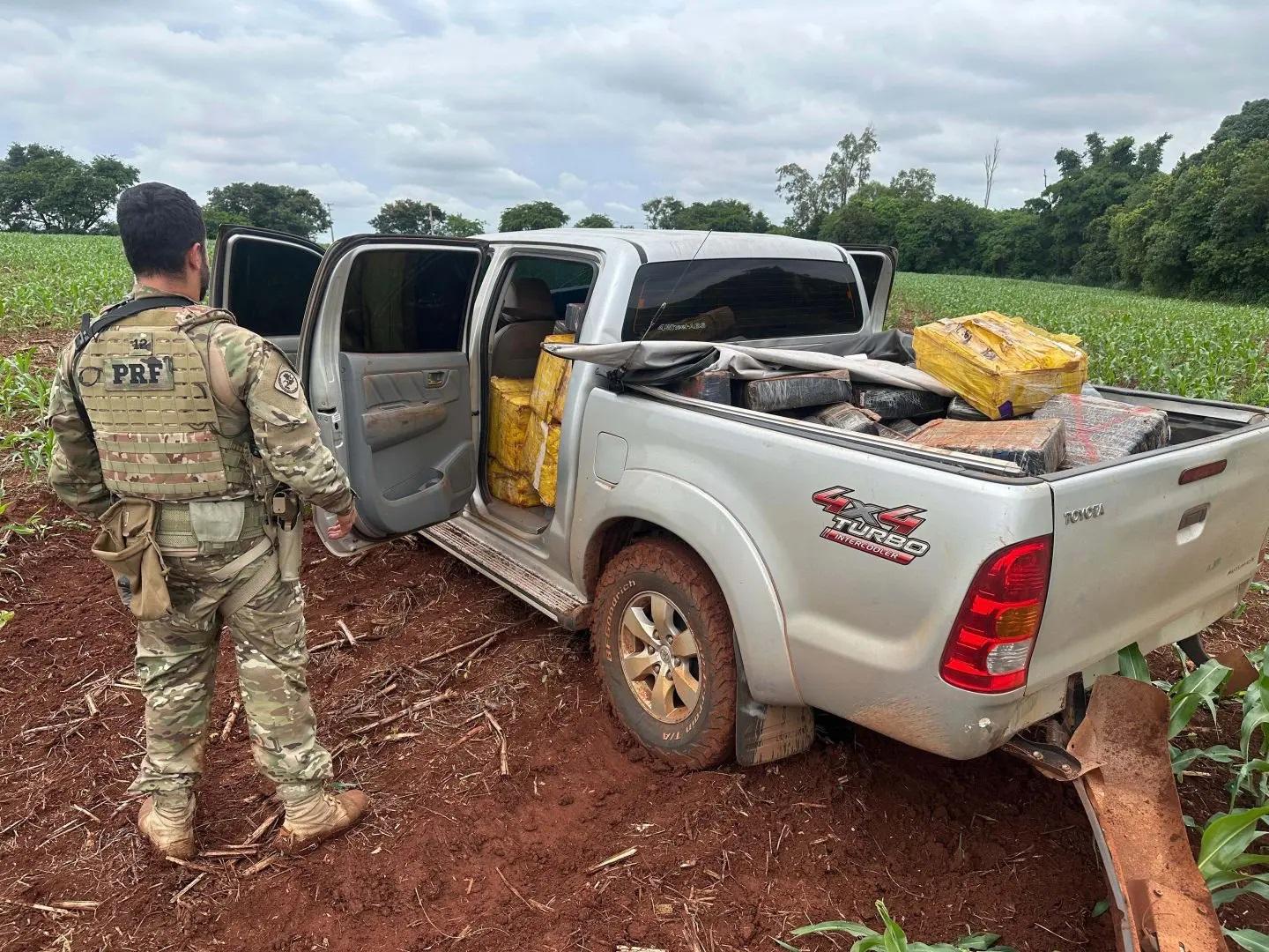 PRF apreende caminhonete carregada com mais de uma tonelada de maconha